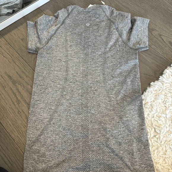 Lululemon grey top - Picture 2 of 3